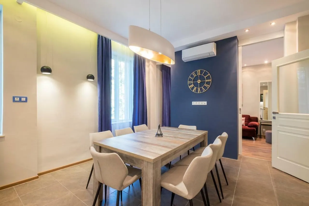 סופיה Cozy 3-Bedroom With Stylish Comfort And Chic Decor דירה