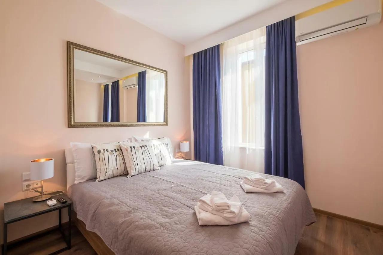 סופיה Cozy 3-Bedroom With Stylish Comfort And Chic Decor דירה