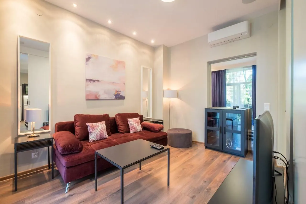 דירה סופיה Cozy 3-Bedroom With Stylish Comfort And Chic Decor